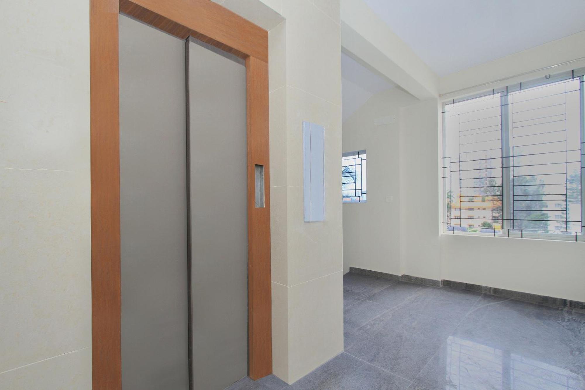 Hotel O Manu Residency Bangalore Buitenkant foto