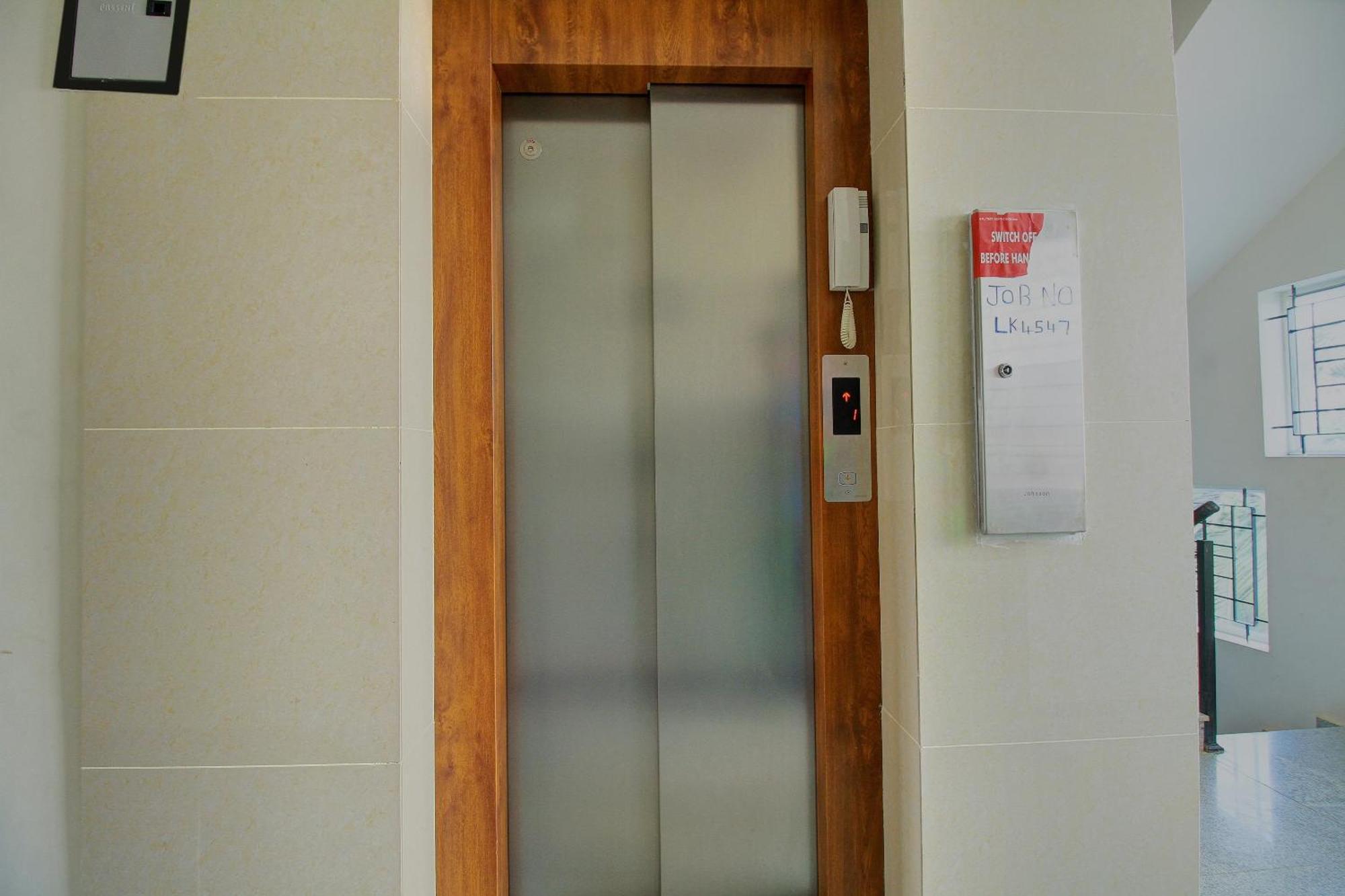 Hotel O Manu Residency Bangalore Buitenkant foto